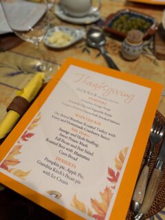 Happy Thanksgiving to our home to yours! 🦃It was a fun evening with family and friends. 🥂Wishing you the best of everything this Thanksgiving—food, friends, feast, and future tidings.🥧
ハッピーサンクスギビング！🦃
今年もまた、ドライブラインのローストターキーは、皮がパリパリで美味しかったです。だんだん作った量と食べられる量に難ありですが、レフトオーバーで1週間まかなえます。😄

#thanksgivingdinner2025 #threepies #感謝祭2025 #パイ
