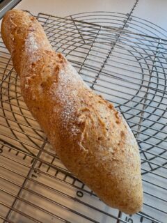 Today’s baguette.  I usually try the same recipe five times at least to get a hang of it but today I didn’t want to be discouraged if I fail so tried the whole wheat Campagne baguette.  Using  our pizza oven it turned out a success. It was very crispy outside and moist inside.  Yay! 
ちょっとまた失敗すると凹みそうになるので、違うレシピで作ってみました。全粒粉のパンコンプレに挑戦。全粒粉のバゲットはより難しいのですが、ピザ釜で焼いたらちょうど良い火加減。カンパーニュ のバゲットが1番好きなので、パリッとハードなバゲットが焼けて嬉しかったでーす！🥖

#wholewheatbaguette #baguettebaking #パンコンプレ　#カンパーニュ