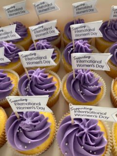 Happy International Women’s day! 💫
Wishing you a great week ahead. 
インターナショナルウーマンズデーは昨日でしたね。今週オフィスでお祝いする皆様もいらっしゃいますね。
良い1週間になりますように。

#internationalwomensdaycupcakes #corporateeventcakestokyo #partyinstyletokyo 
#コーポレートイベントケーキ東京
