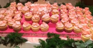 I hope you get to see the ephemeral Cherry blossoms.  Maybe this week is the last we can see it in Tokyo?! We had couple of very rainy days…. You don’t need to go to special place to see the Sakura but if you go by any schools you can most definitely see many Sakura trees. 
桜はあいにくの雨で結構散って来ていますが、きっと皆様、ご近所で堪能したと思います。私も別に特別な場所には行きませんでしたが、恵比寿から広尾の道や、用賀の道の桜並木をドライブして満喫しました。
カップケーキも桜は人気です。ウエディングで桜テーマにされました。とても華やかでした。ありがとうございました。

#cherryblossomcupcakes #partyinstyletokyo #sakuracupcakes #桜カップケーキ