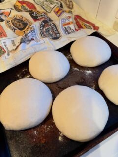 Neapolitan pizza cravings were so satisfied now.😉My favorite double fermented pizza dough takes two days to make but truly worth waiting for. 
I love it! 😍I use Double 0 flour.  Long cold ferment makes the dough very flavorful. I leave J to handle the pizza peel.  He does so well. No sticky pizza on the pizza stone. 
ナポリピザ🍕が食べたくて、でも、２日かかるので我慢我慢ですが、じっくり低温で発酵したピザ生地は、とても風味が良く美味しいです。焼き方は、Jに任せていますが、窯入れがなかなかトリッキーですが、それは任せています。いつもうまく窯入れが出来て👌助かります。

#neapolitanpizzaathome #pizzamargaritaathome #partyinstyletokyo #ナポリピザお家