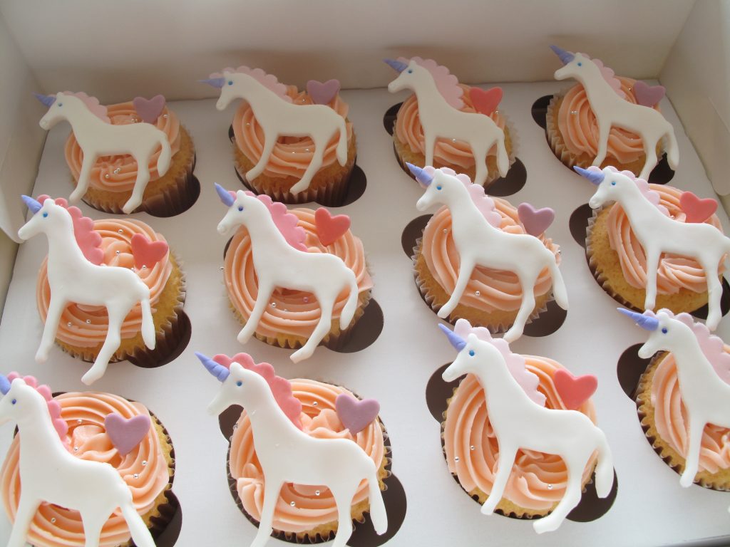 0005　Unicorn Cupcakes　ユニコーンのカップケーキ