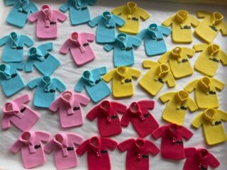 Colorful polo shirts are Lacoste!!! Yes the Polo days.👕Thank you for the order once again!  I enjoyed making the Lacoste Polo Cupcakes! 
この季節にぴったりなラコステポロシャツ、カラフルなポロに元気をもらいながら、、笑
今年もオーダーありがとうございます。

#lacostepoloshirtcupcakes #corporateordercupcakestokyo #eventcupcakestokyo #ラコステポロカップケーキ