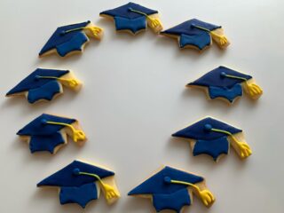 It’s the graduation season. Congratulations to all the graduates and their families. 
お友達家族のご子息のご卒業心からお祝い申し上げます。❤️
少し前になりますが、卒業式のアイシングクッキーを作成さました。毎回感動しています。

#graduationcookies #eventcookiestokyo #partyinstetokyo #卒業クッキー #パーティインスタイル東京
