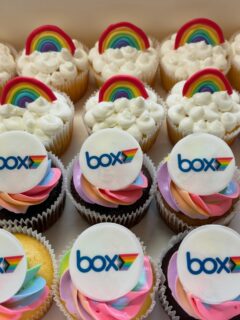 Giving colors and the rainbow 🌈 on a rainy typhoon weekend.  Thank you so much for the sweets catering for the rainbow pride event. 
台風の週末に鮮やかな色と虹を。。😄
レインボープライドの報告会のスイーツケータリングでした。毎年本当にお世話になっています。ありがとうございます。色んなスイーツを作るのはとても楽しいです。

#rainbowpridecakes #corporateeventcakestokyo #partyinstyletokyo #レインボープライドケーキ #コーポレートイベントデザートケータリング東京