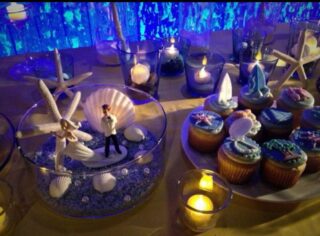 A little bit of cool breeze in the summer heat in Tokyo.  It was the wedding party’s welcoming table project.  Thank you so much for the order. 
少し涼しげなお写真で、夏の東京の暑さを乗り切る。。笑　結婚式の二次会のウェルカムテーブルのカップケーキでした。新郎様がサーフィンをされる方で、そう言うエッセンスを盛り込みました。その節はご注文ありがとうございました。
#weddingcupcakes #welcometablecipcakes #summercoolcupcakes #ウエディングウェルカムテーブルカップケーキ #パーティインスタイル東京