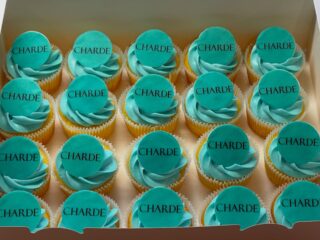 Tiffany blue is the beautiful blue.  Thank you for the order! They offer Salon quality skin care products. 
テイフアニーブルーが鮮やかでした。サロンクオリティのスキンケア。。韓国コスメ凄いですね。
オーダーありがとうございました。

#corporatelogocupcakestokyo #corporateeventcupcakestokyo #tiffanybluecupcakes #コーポレートロゴカップケーキ東京 #コーポレートイベントロゴカップケーキ東京