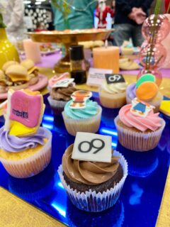It’s a small world theme corporate party.  Families were invited to the event and had a great time.  Thank you so much for the order once again and I always love your presentation!👏
イッツアスモールワールドのテーマの社員様のご家族もご招待のパーティでした。いつも本当に素晴らしいプレゼンテーション、テーマさすがです。そしていつも綺麗なお写真ありがとうございます。
コラボレーションが楽しい！

#it’saallworldcipcakes #corporateeventcupcakestokyo #コーポレートイベントロゴカップケーキ東京 #コーポレートスイーツケータリング東京