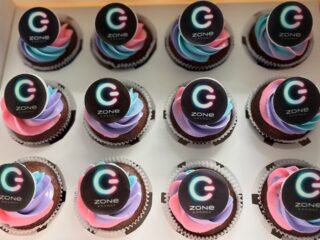 I hope the weather in Tokyo isn’t letting your energy level go down..Rainy day blues… 
Thank you for the cupcake order!  The energy drink!☔️ Hope to see a blue sky tomorrow.
皆様、この雨続きでエネルギーが低下していないと良いけど。。こちらは、エネルギードリンクのロゴカップケーキオーダーでした。どうもありがとうございました。私は雨でパンを仕込んだり、これから、トルティーヤを作ります。明日は少し青空が見えるかな？

#logocupcakestokyo #corporatelogocupcakestokyo #コーポレートロゴカップケーキ東京 #イベントロゴカップケーキ東京