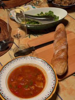 It was a bit chilly day.  So I made Cioppino soup and a baguette.  Good temperature to bake bread now. 
今日は少し寒い一日でしたね。スープが美味しい季節になりました。シーフードを沢山入れたチヨピーノスープにしました。あと、全粒粉のバゲットも焼きました。やっとオープンを使っても辛くない季節になりましたね。最近は、明太子バゲット🥖も気に入って焼いてますが、写真撮る前に食べちゃいました。

#cioppinosoup #baguetteathome #チヨピーノスープ #お家バゲット